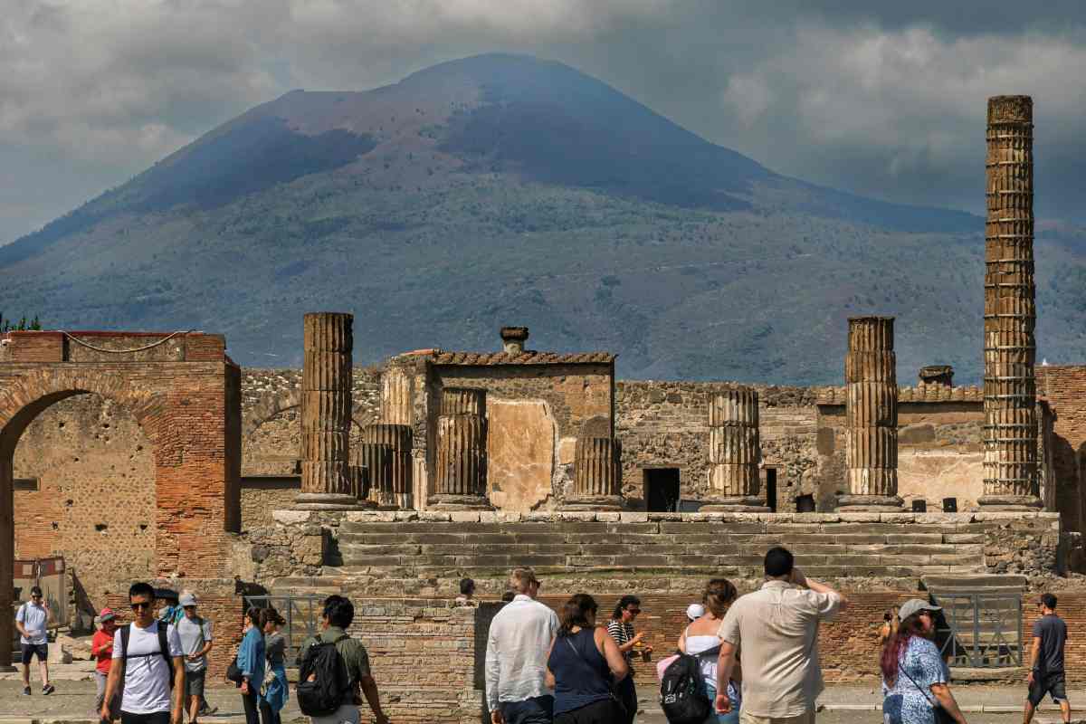 Gli scavi di Pompei con il Vesuvio