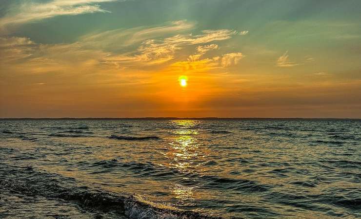 lago michigan al tramonto