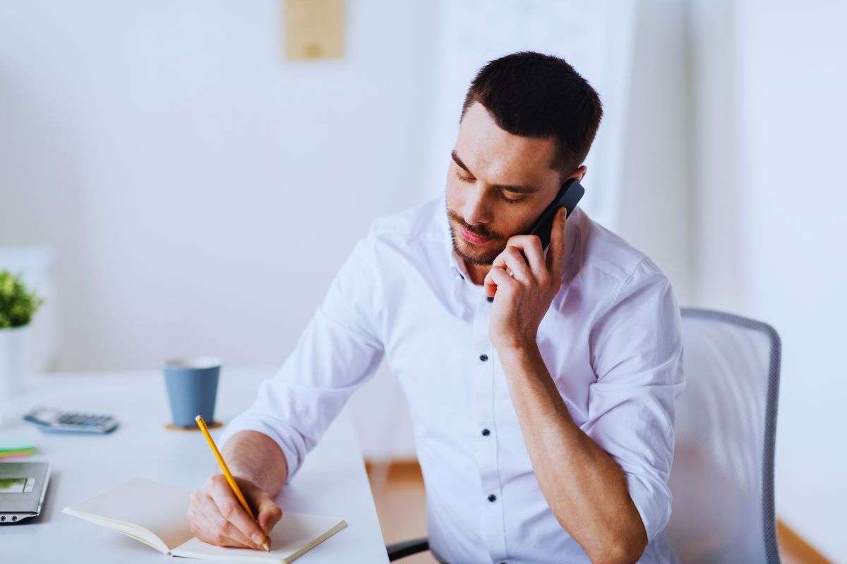 Uomo al telefono